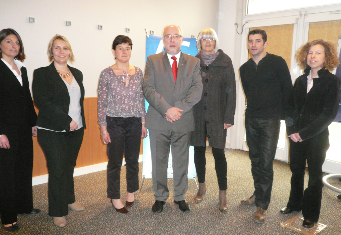 <span class=s0>Photo d'archives - De gauche à droite, Déborah, Fanny, Soisick, Jean-Louis, Laurence, Yohan, Marie-Anne</span>
